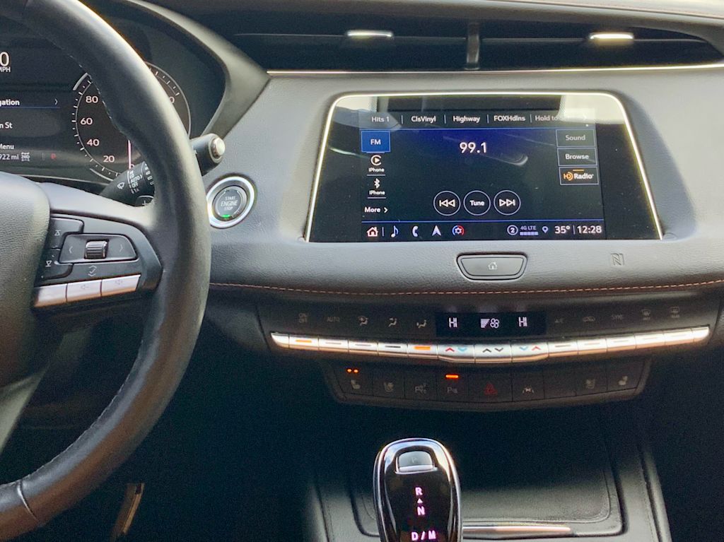 Thumbnail: 2021 Cadillac XT4 - 15
