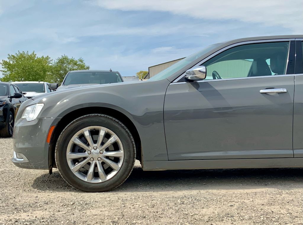 Thumbnail: 2018 Chrysler 300 - 8