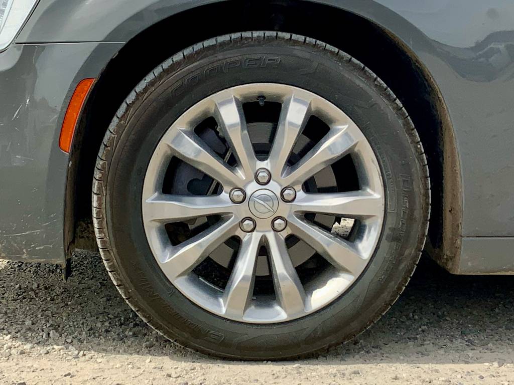 Thumbnail: 2018 Chrysler 300 - 21