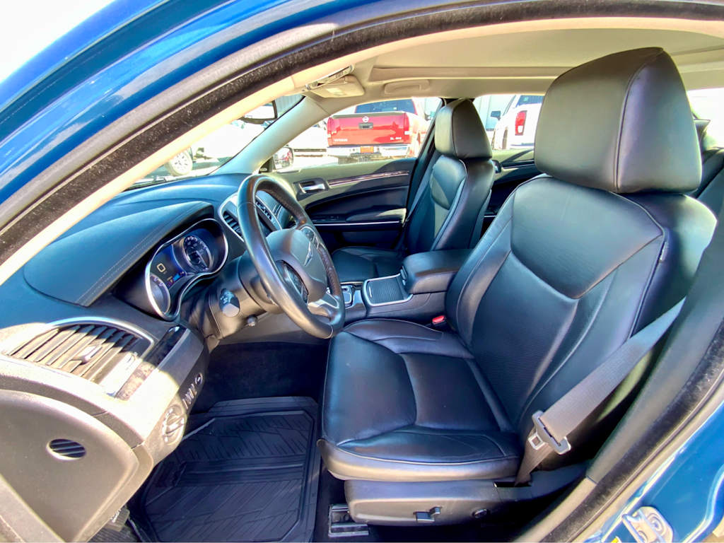 Thumbnail: 2021 Chrysler 300 - 10