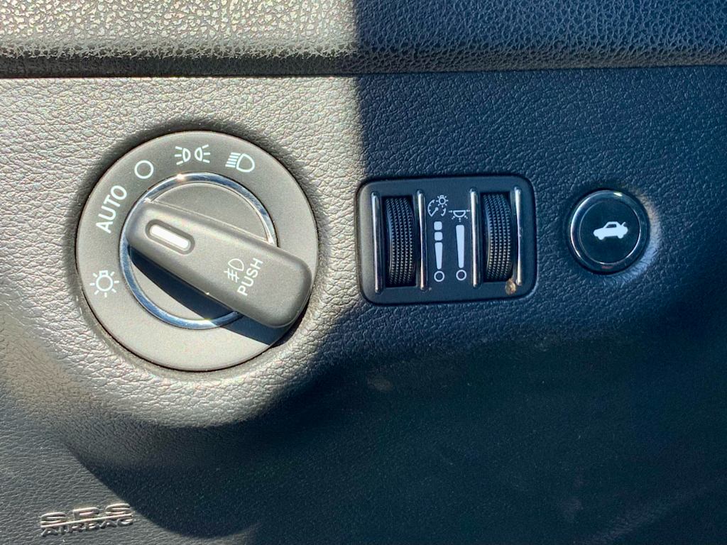 Thumbnail: 2021 Chrysler 300 - 36