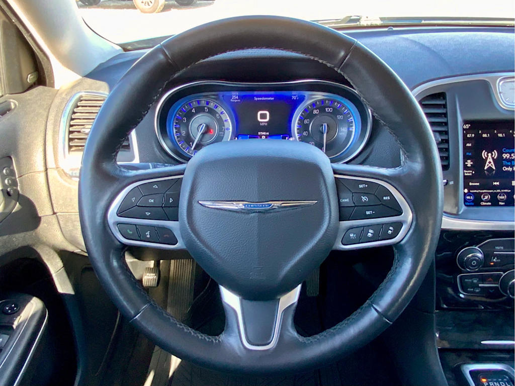 Thumbnail: 2021 Chrysler 300 - 14