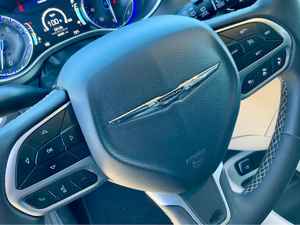 Thumbnail: 2023 Chrysler Pacifica - 32