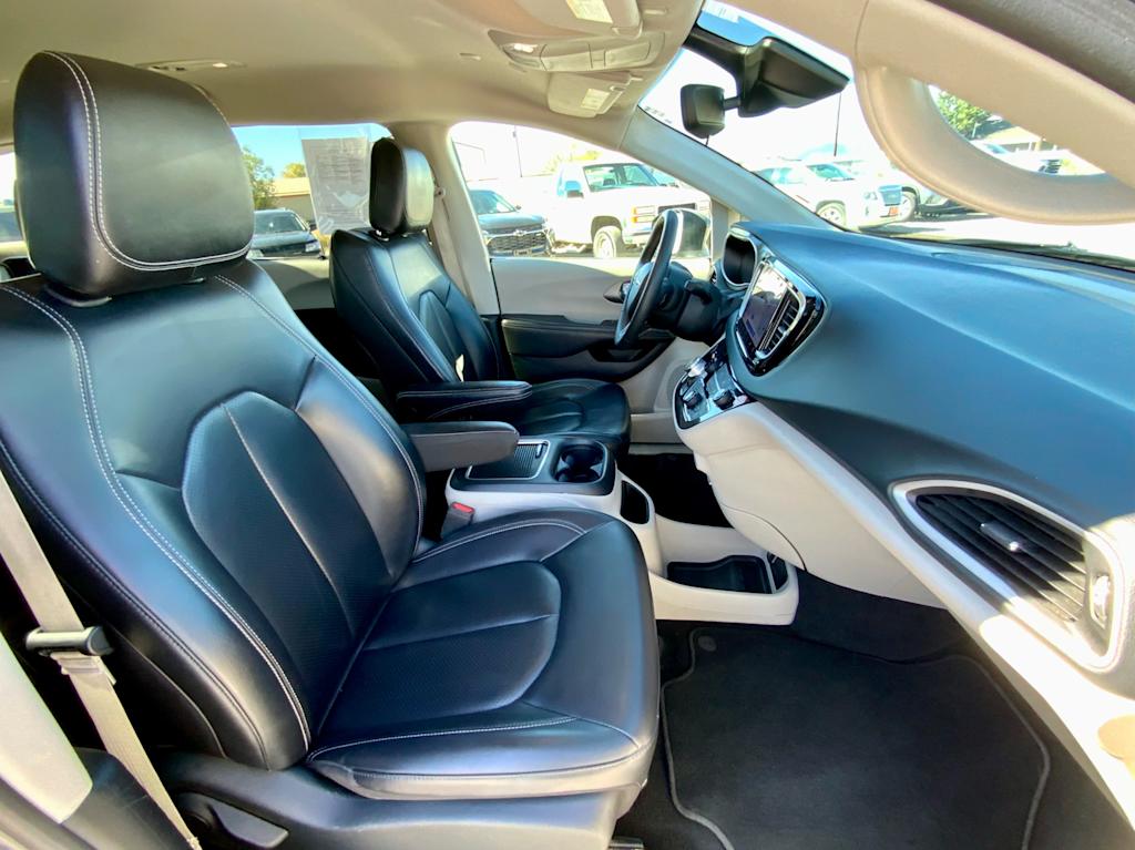 Thumbnail: 2023 Chrysler Pacifica - 11