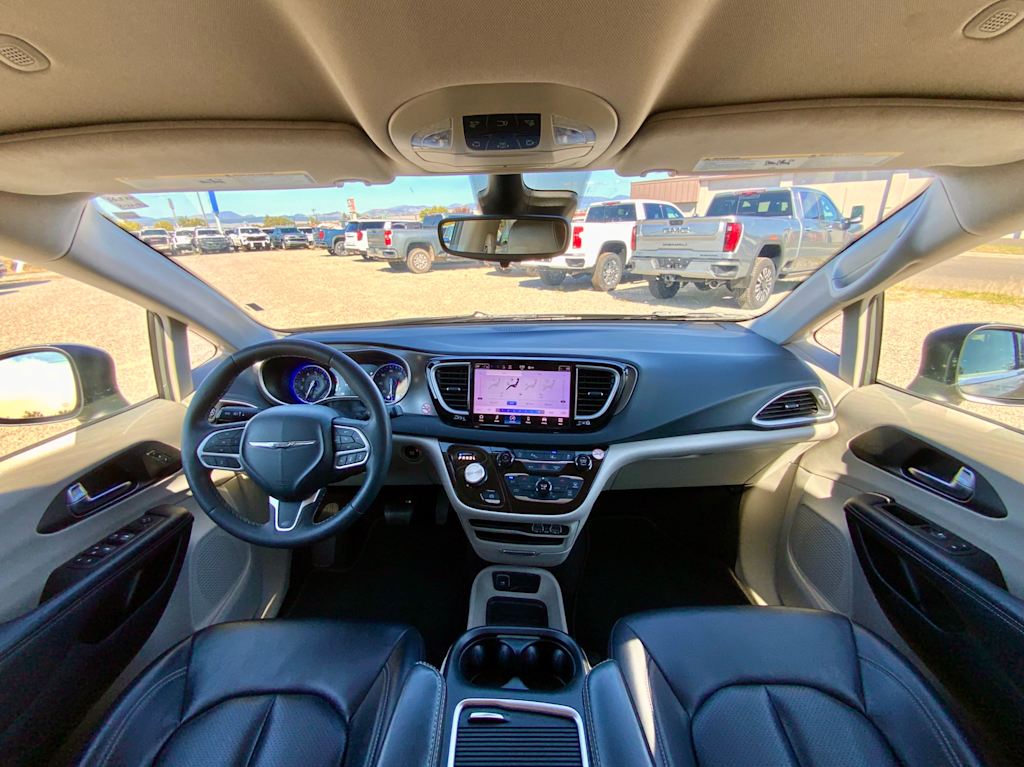 Thumbnail: 2023 Chrysler Pacifica - 2