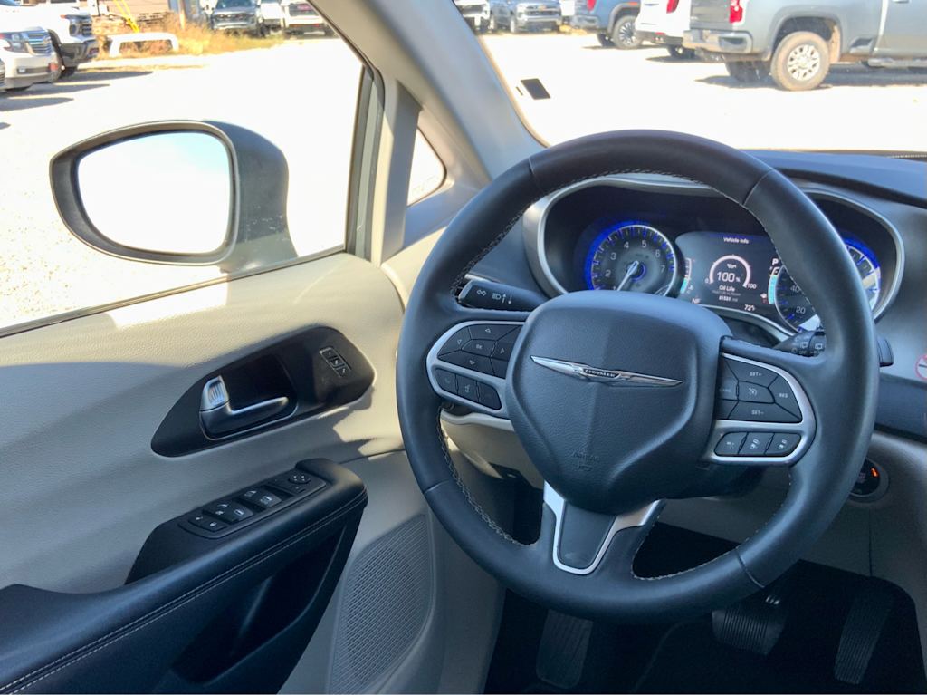 Thumbnail: 2023 Chrysler Pacifica - 13