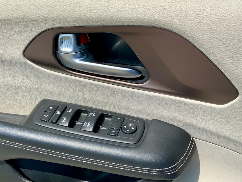 Thumbnail: 2023 Chrysler Voyager - 40