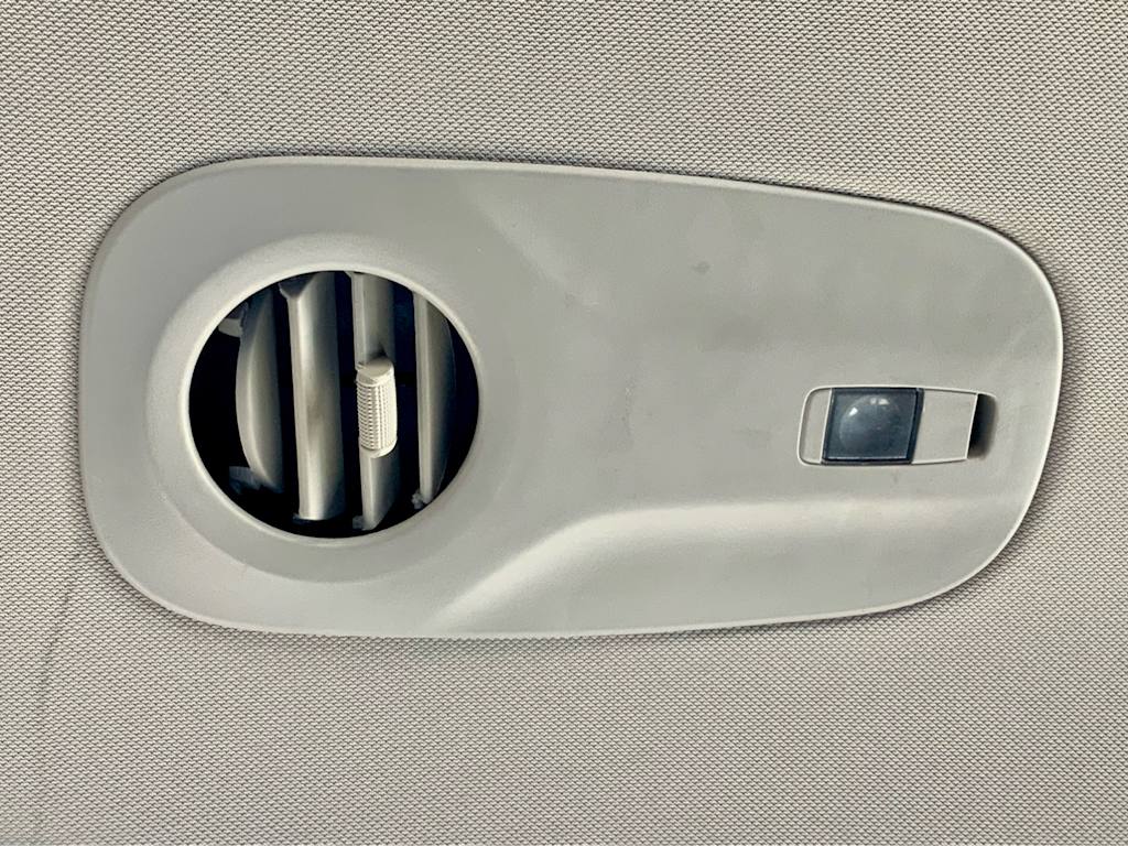Thumbnail: 2023 Chrysler Voyager - 43