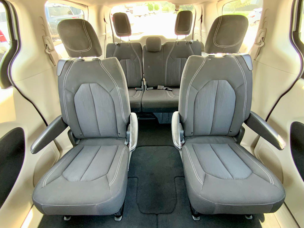 Thumbnail: 2023 Chrysler Voyager - 34