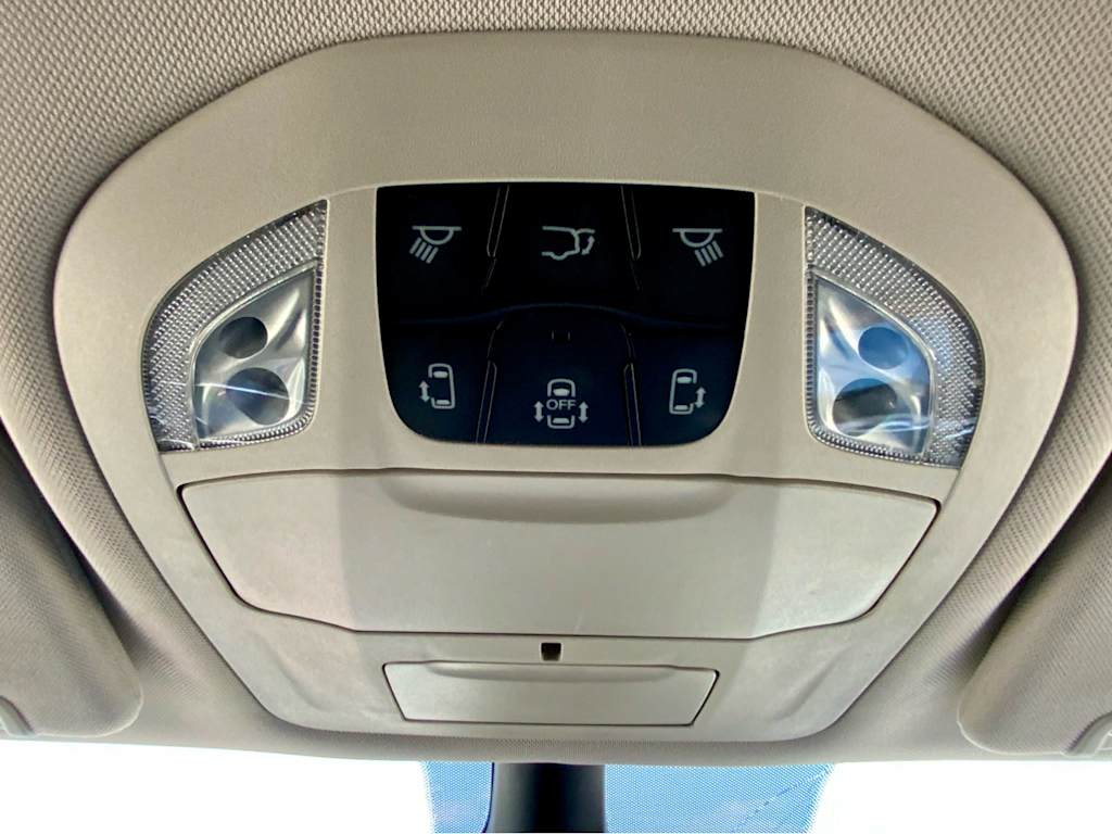 Thumbnail: 2023 Chrysler Voyager - 38