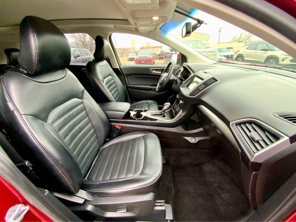 Thumbnail: 2017 Ford Edge - 11