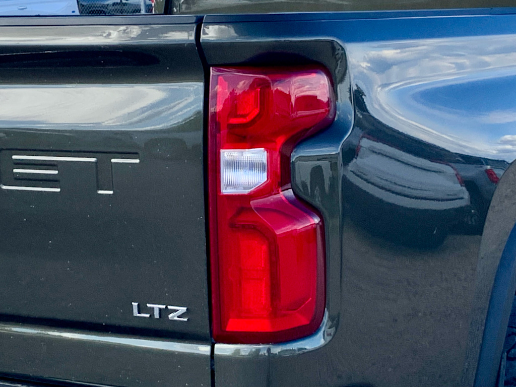 Thumbnail: 2023 Chevrolet Silverado 3500 - 25