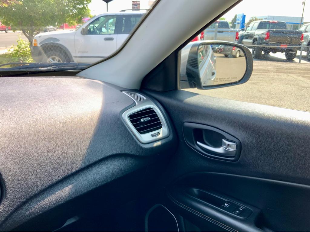 Thumbnail: 2018 Jeep Compass - 39