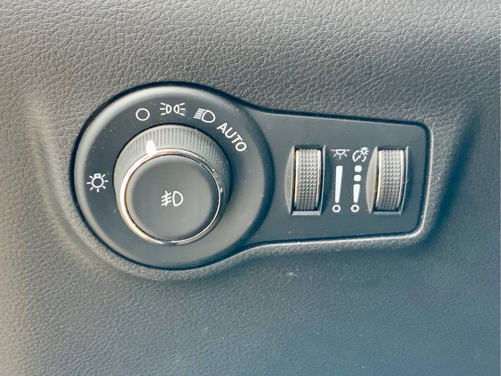 Thumbnail: 2022 Jeep Compass - 38