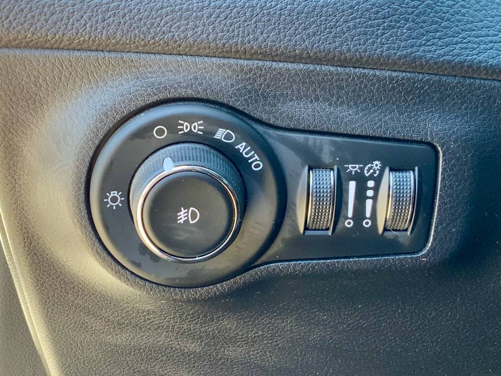Thumbnail: 2018 Jeep Compass - 53