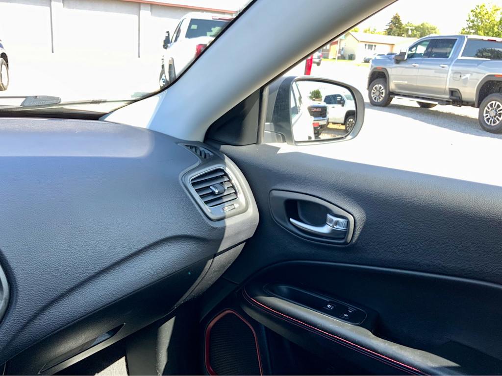 Thumbnail: 2018 Jeep Compass - 41
