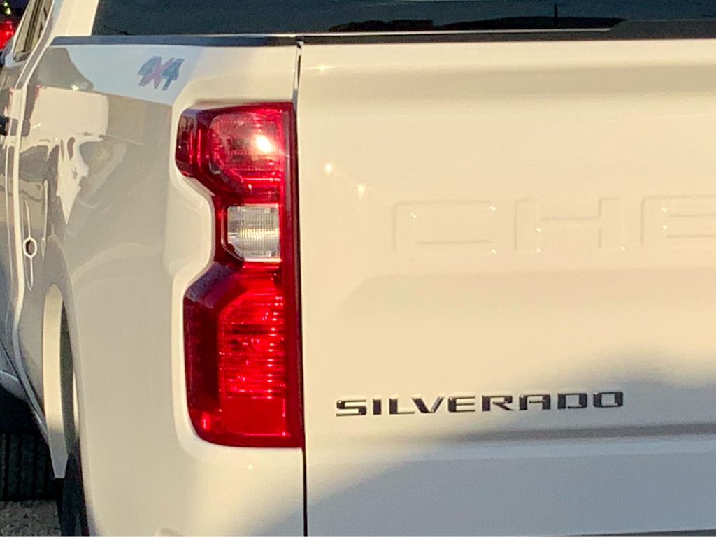 Thumbnail: 2026 Chevrolet Silverado 1500 - 26