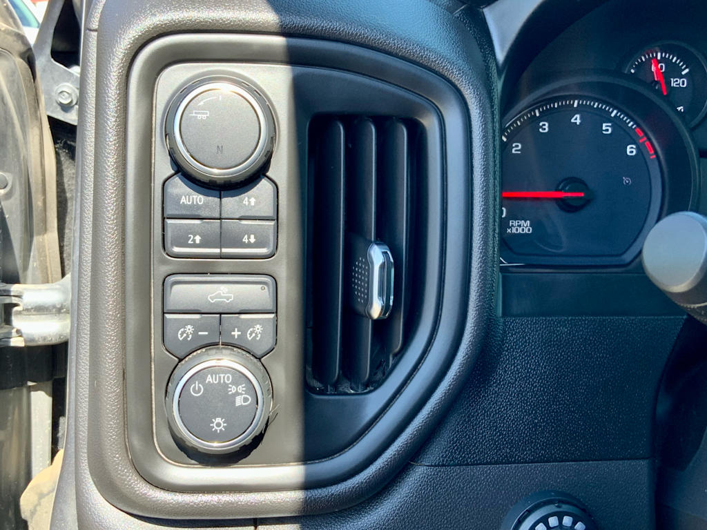 Thumbnail: 2020 Chevrolet Silverado 1500 - 38