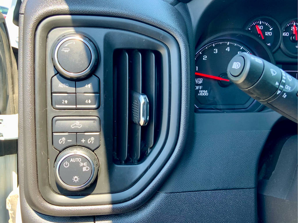 Thumbnail: 2023 Chevrolet Silverado 1500 - 36