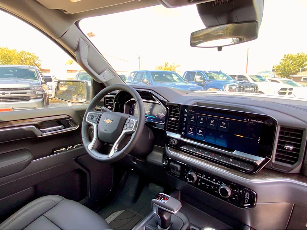 Thumbnail: 2026 Chevrolet Silverado 1500 - 9