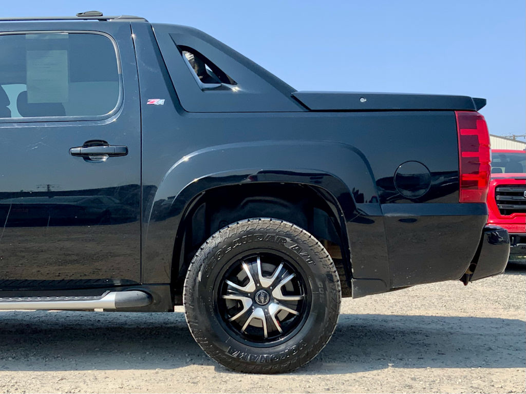 Thumbnail: 2011 Chevrolet Avalanche 1500 - 8