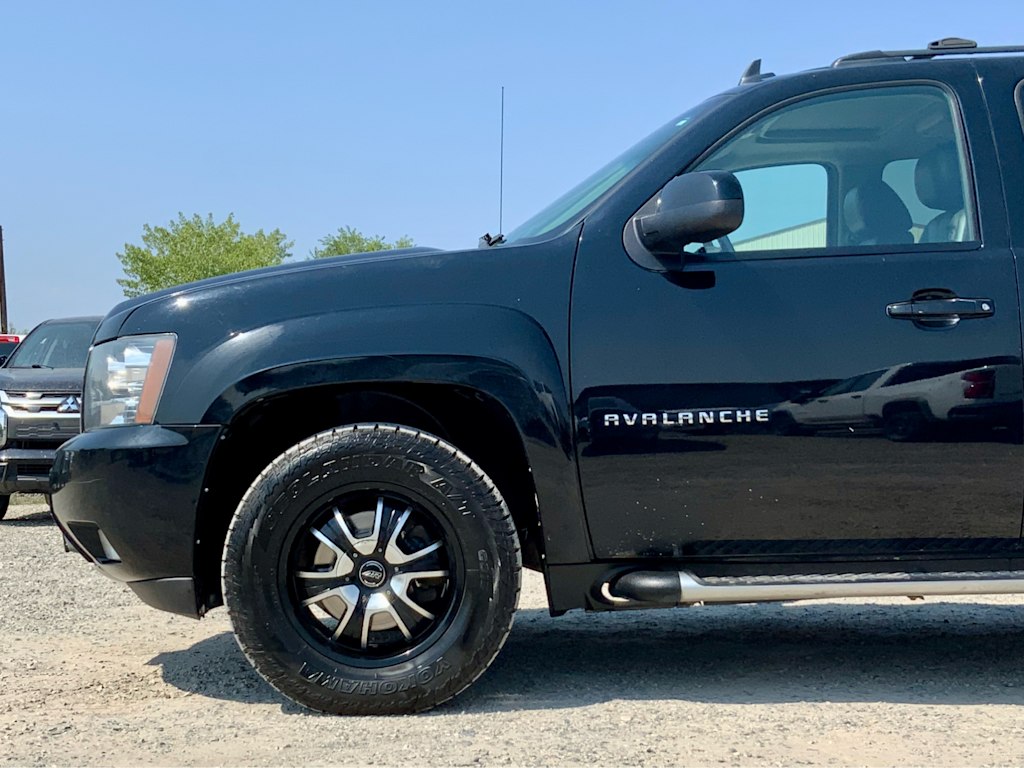 Thumbnail: 2011 Chevrolet Avalanche 1500 - 2