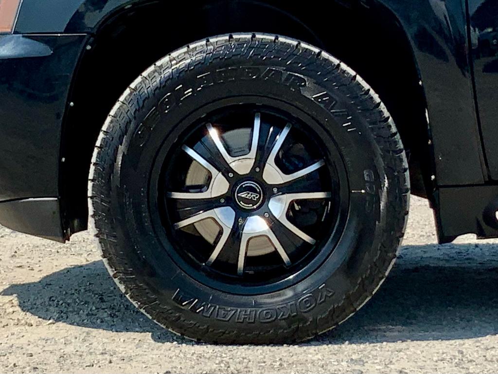 Thumbnail: 2011 Chevrolet Avalanche 1500 - 25