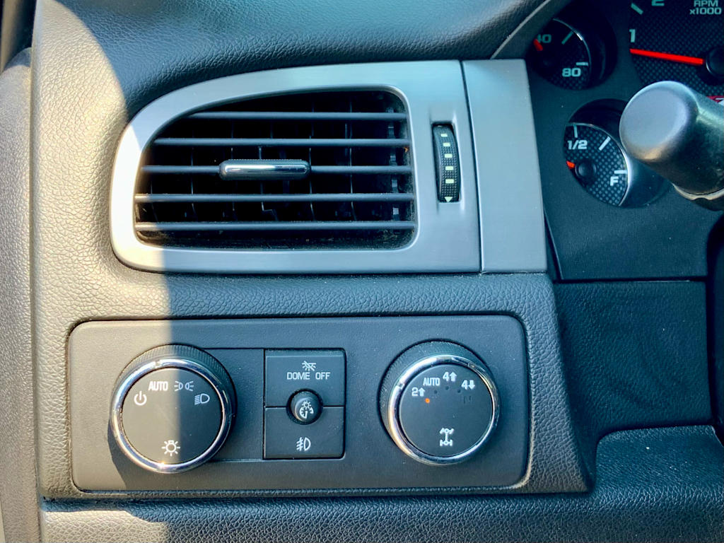 Thumbnail: 2011 Chevrolet Avalanche 1500 - 35