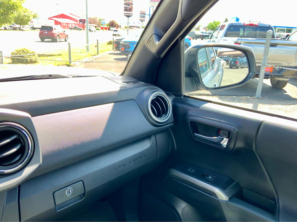 Thumbnail: 2021 Toyota Tacoma - 42