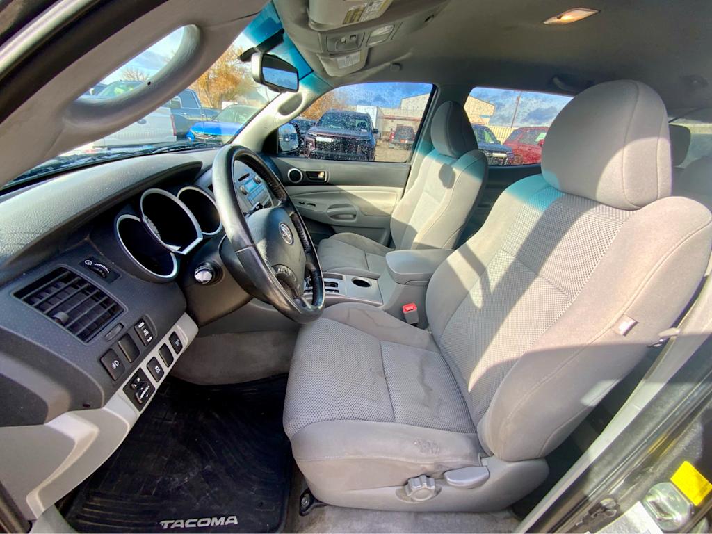 Thumbnail: 2011 Toyota Tacoma - 10