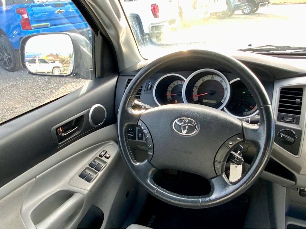 Thumbnail: 2011 Toyota Tacoma - 32