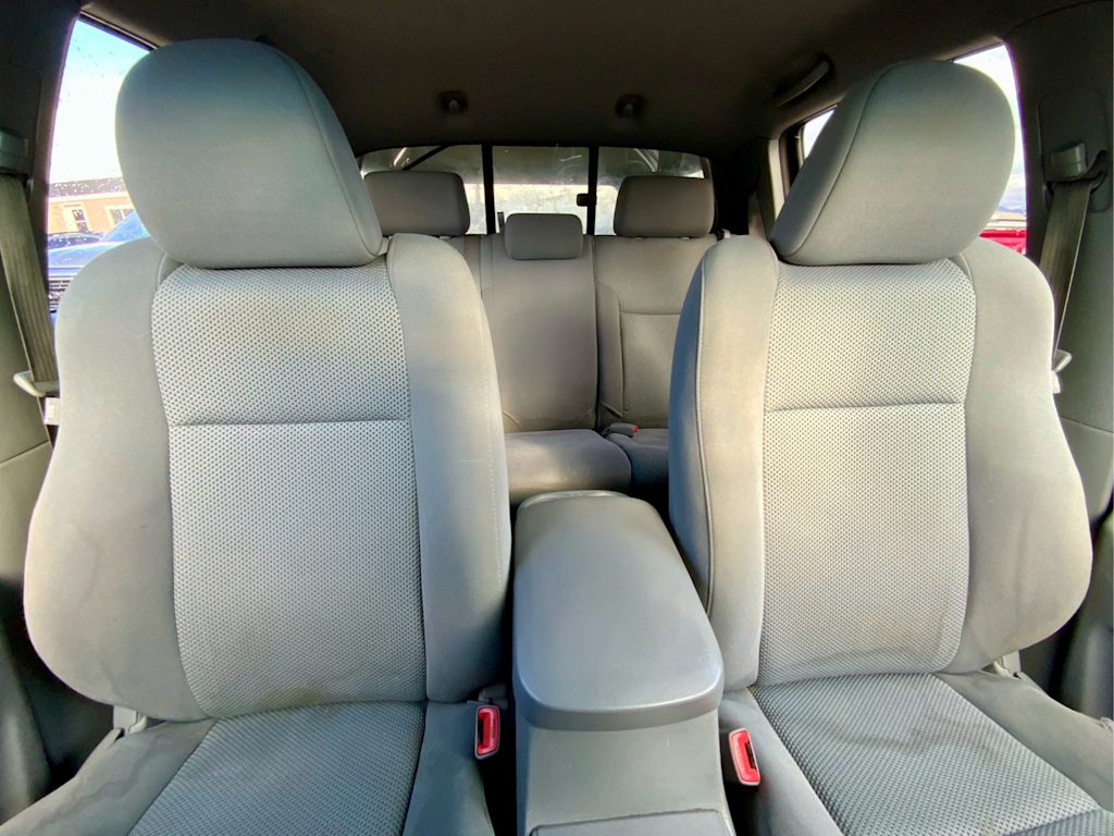 Thumbnail: 2011 Toyota Tacoma - 30