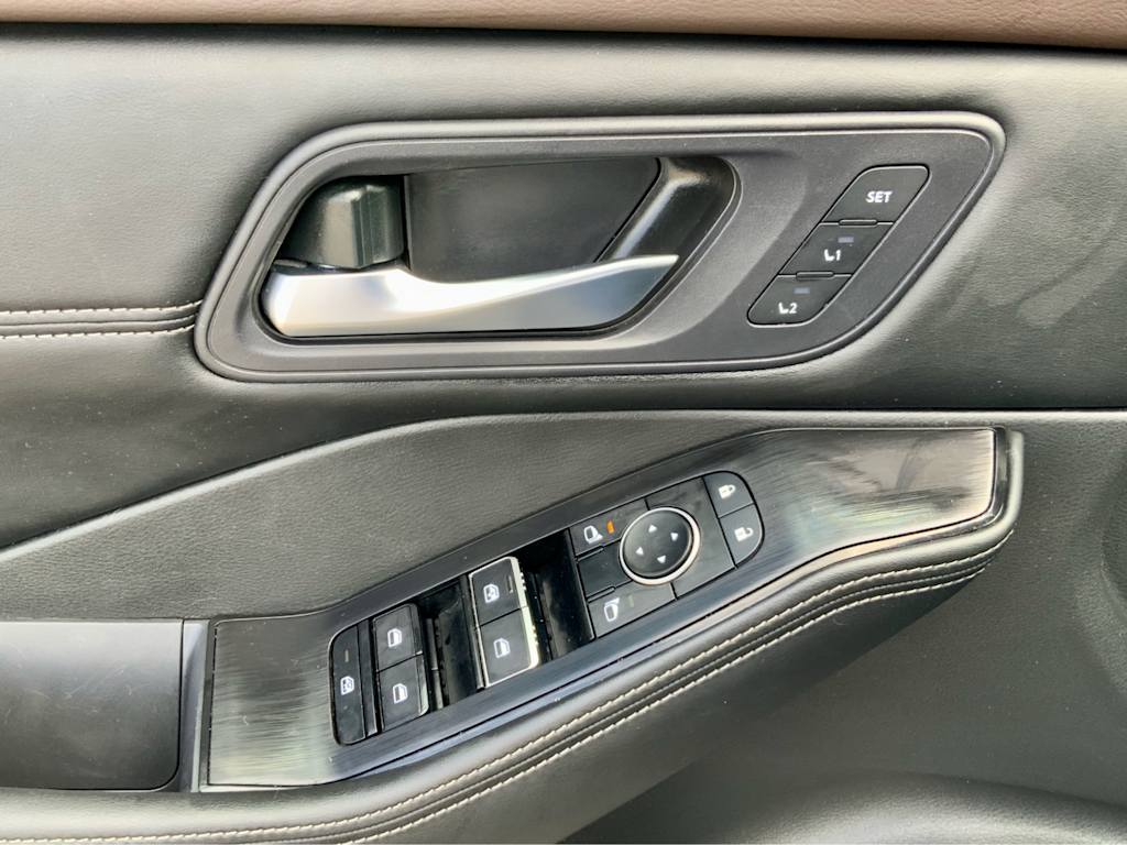 2023 Nissan Rogue SL 43