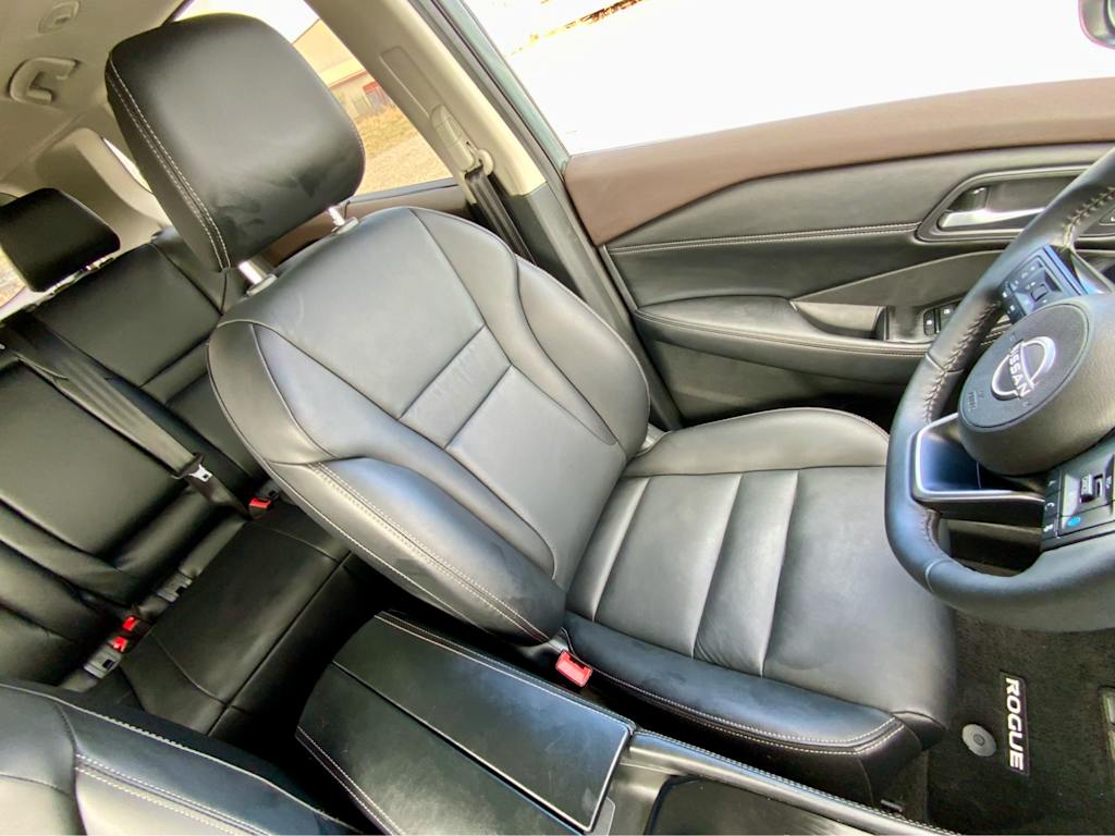 2023 Nissan Rogue SL 32