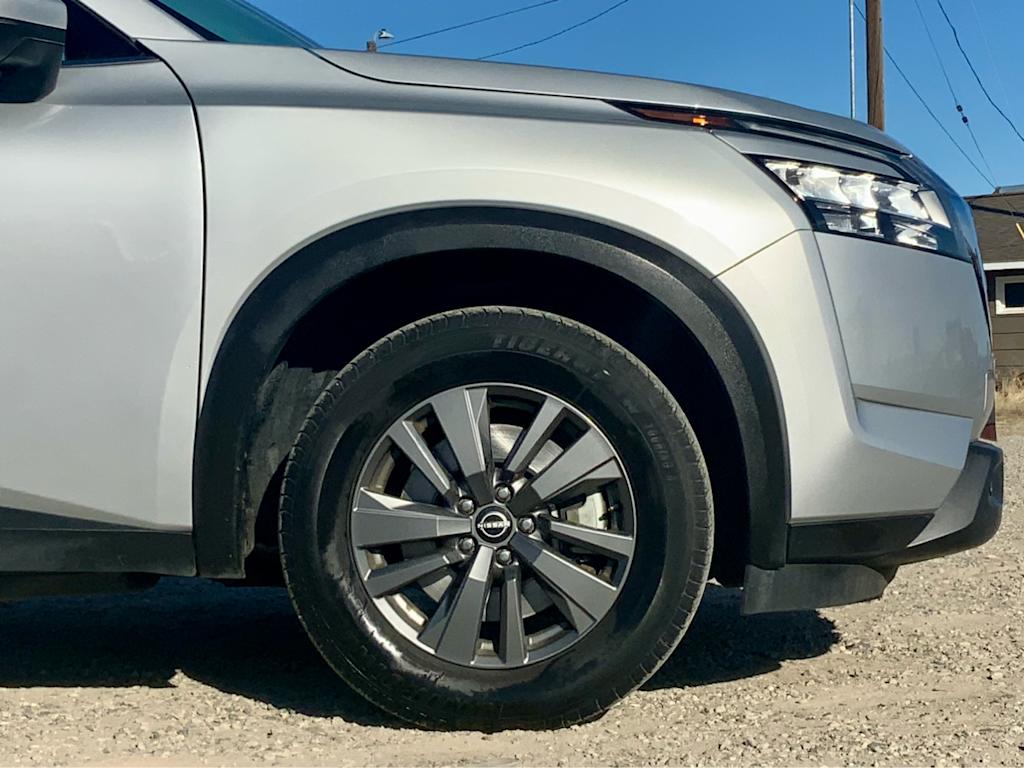 2022 Nissan Pathfinder SV 22