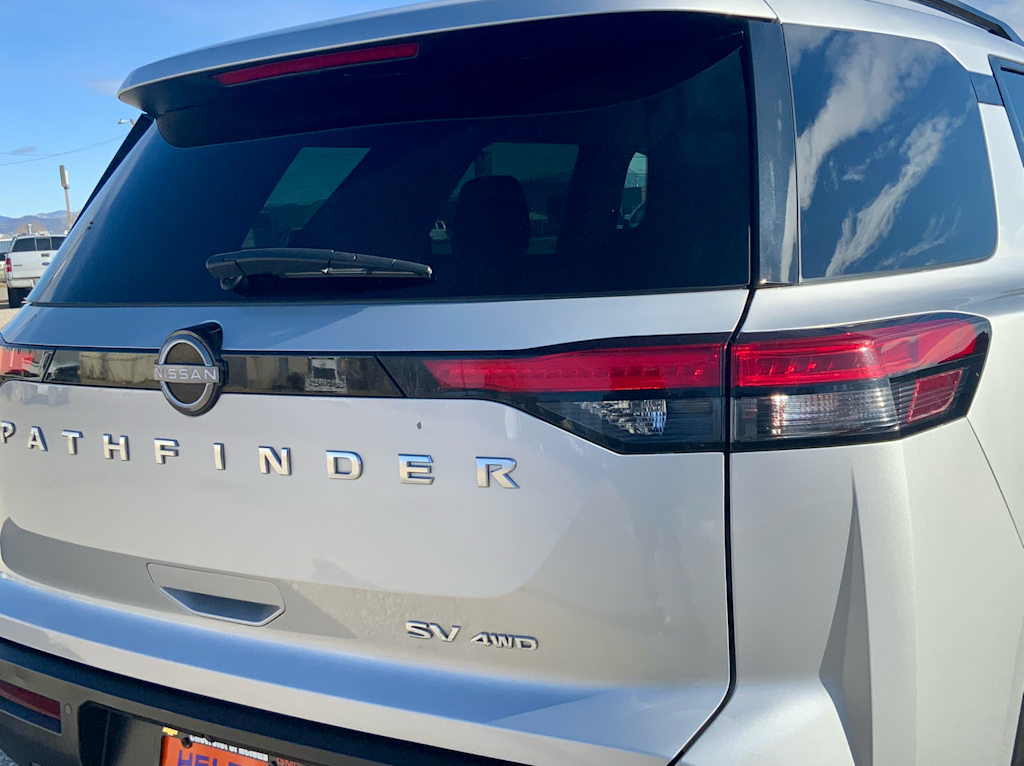 2022 Nissan Pathfinder SV 26