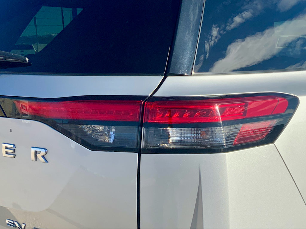 2022 Nissan Pathfinder SV 29