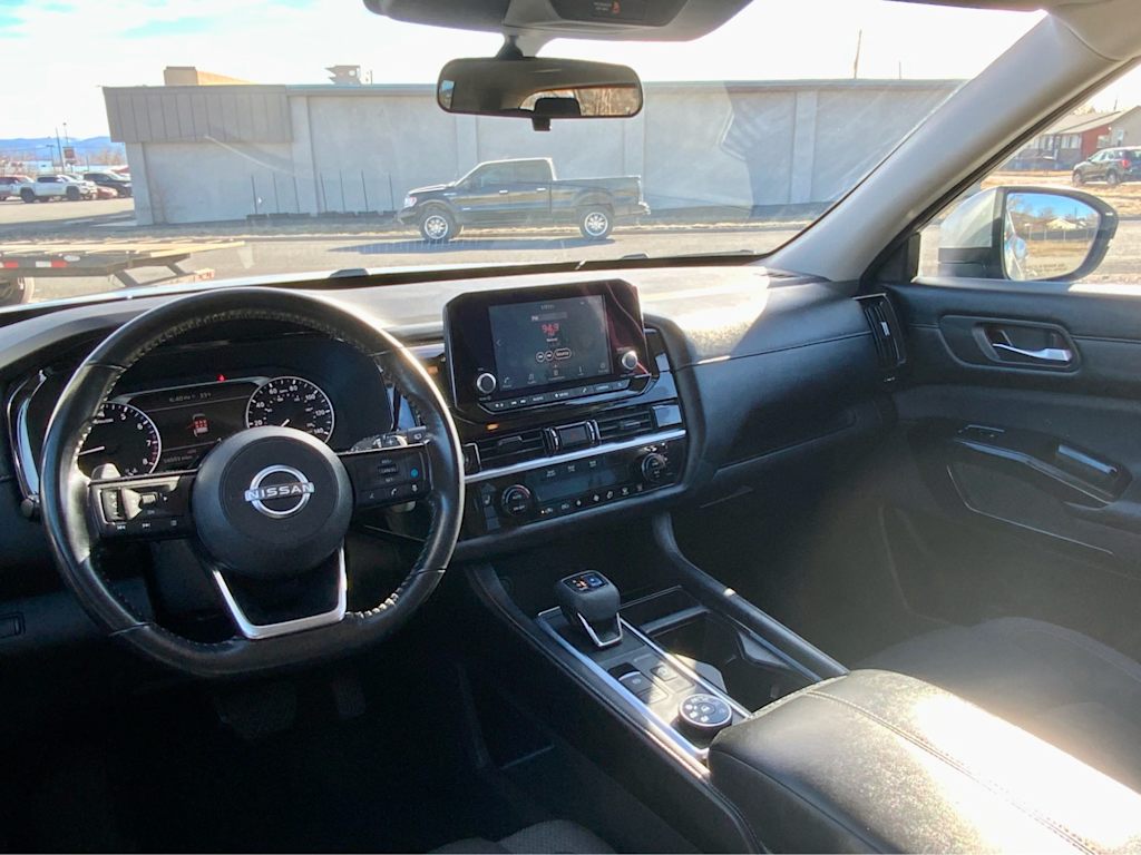 2022 Nissan Pathfinder SV 31