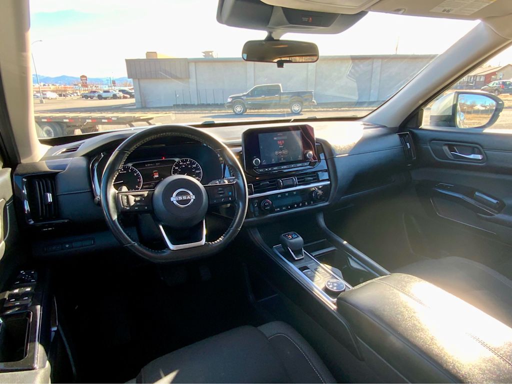2022 Nissan Pathfinder SV 9
