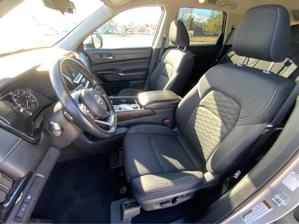 2022 Nissan Pathfinder SV 10