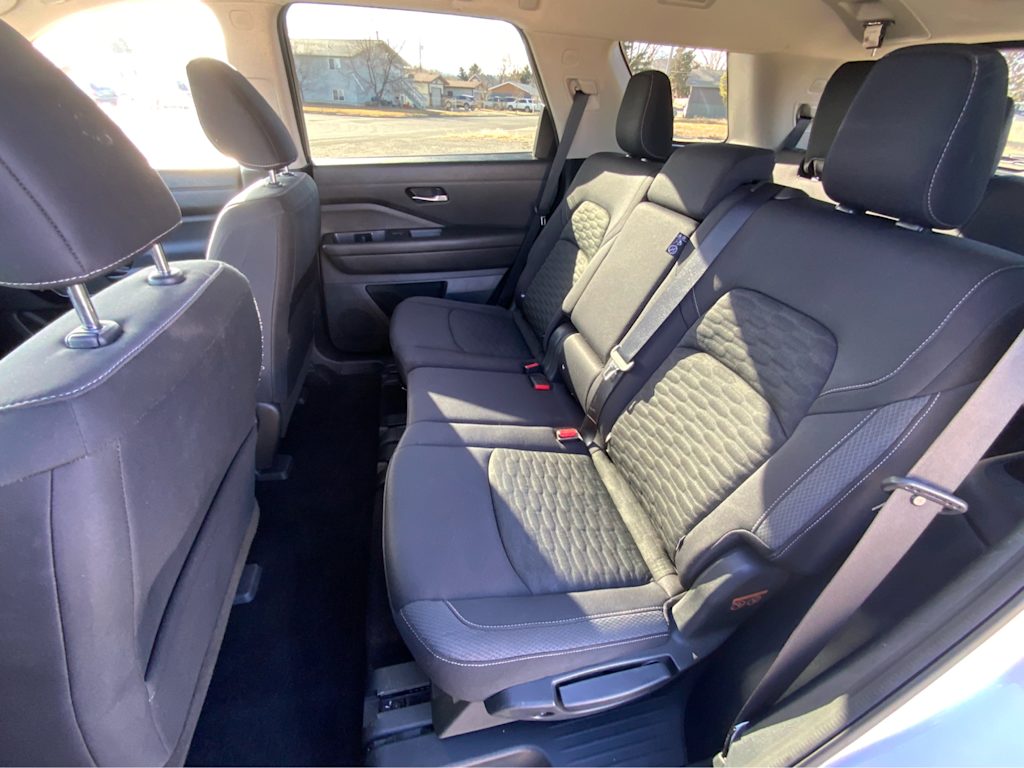 2022 Nissan Pathfinder SV 12