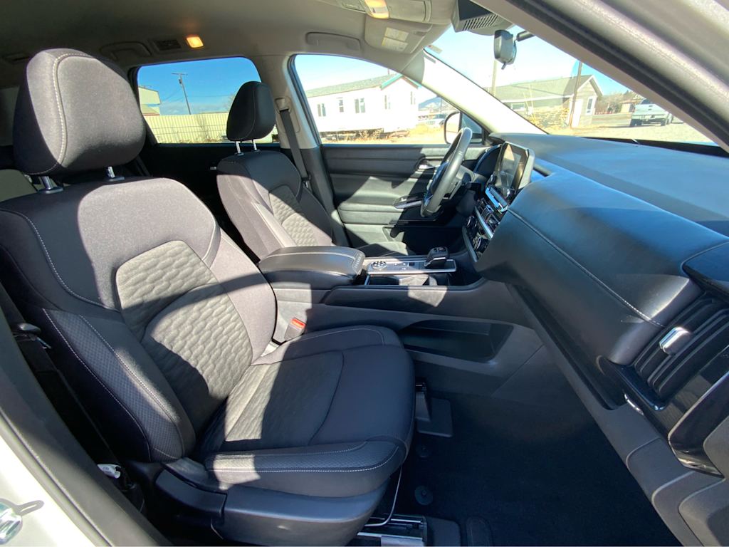 2022 Nissan Pathfinder SV 11