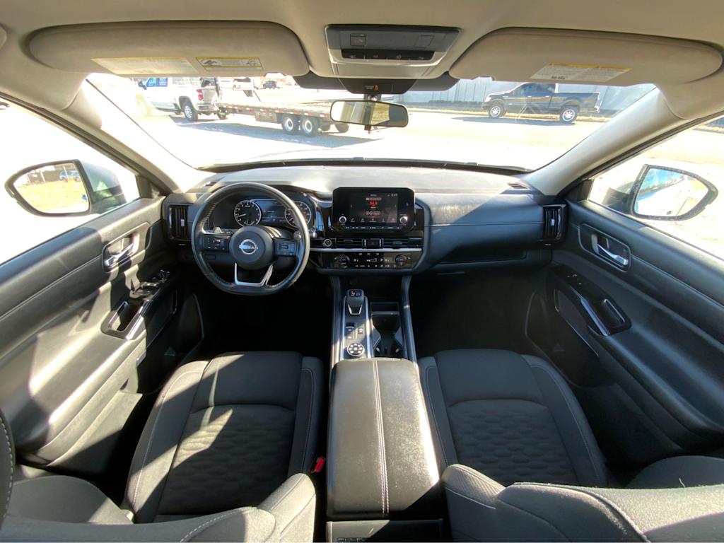 2022 Nissan Pathfinder SV 2