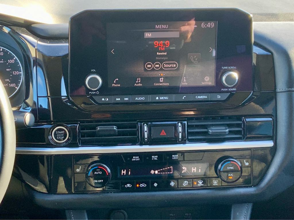 2022 Nissan Pathfinder SV 15