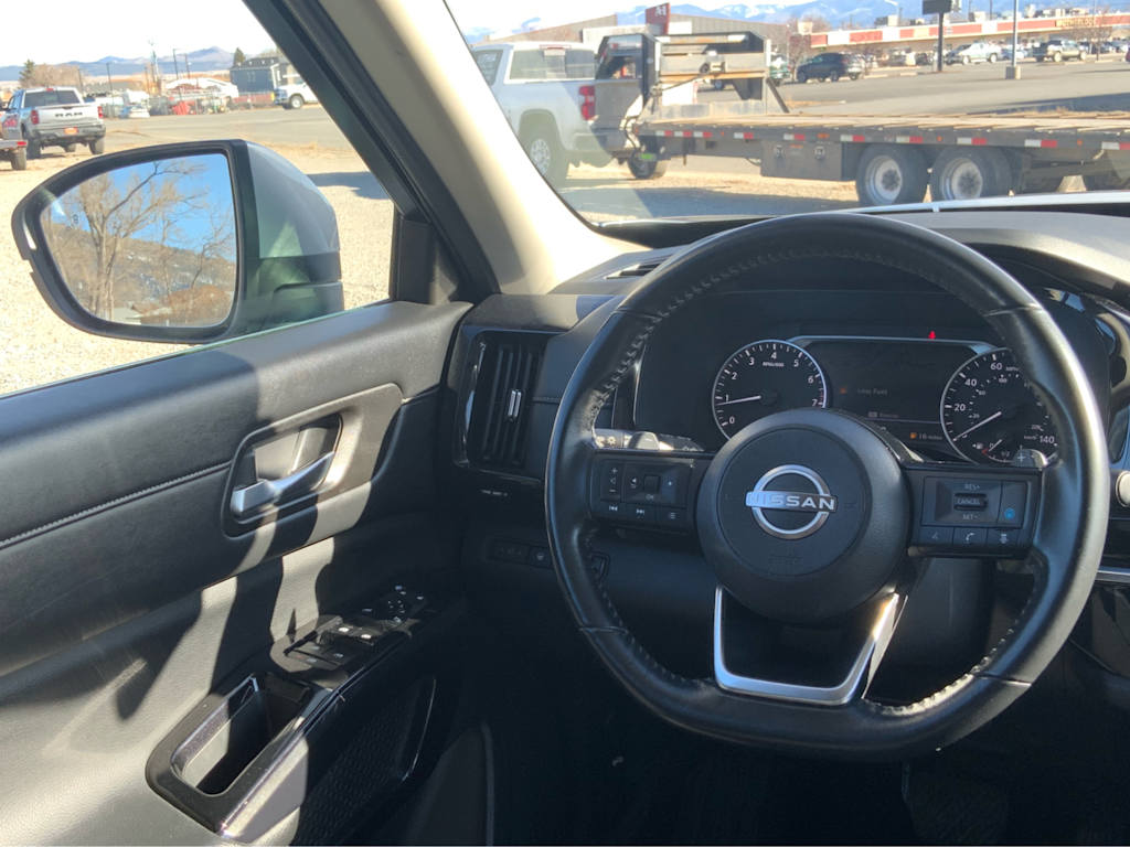 2022 Nissan Pathfinder SV 14