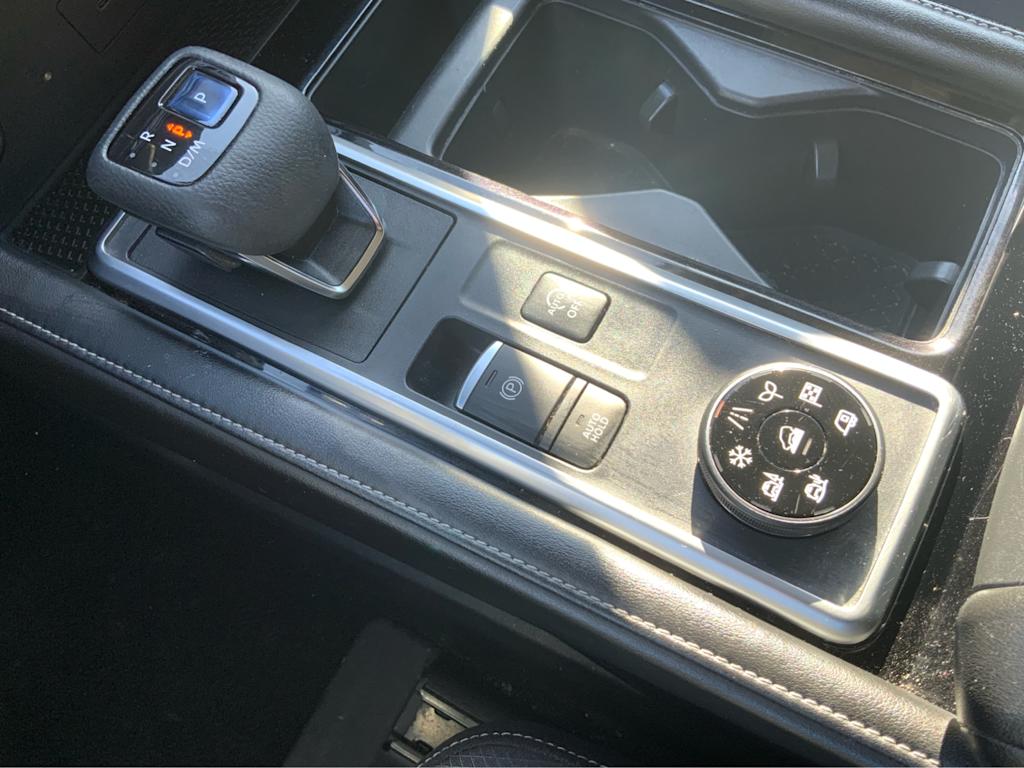 2022 Nissan Pathfinder SV 16