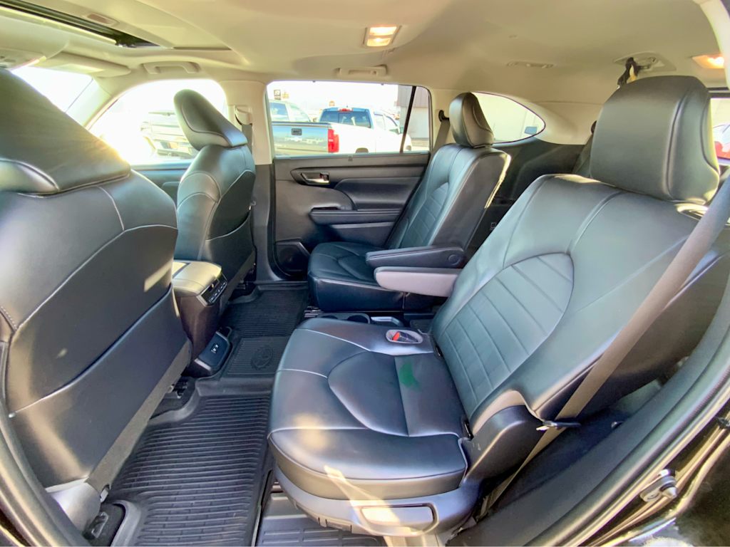 Thumbnail: 2021 Toyota Highlander - 12