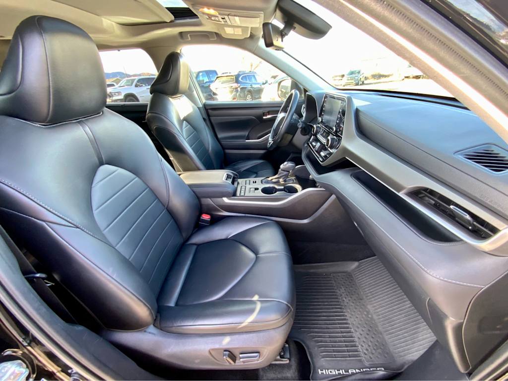 Thumbnail: 2021 Toyota Highlander - 11