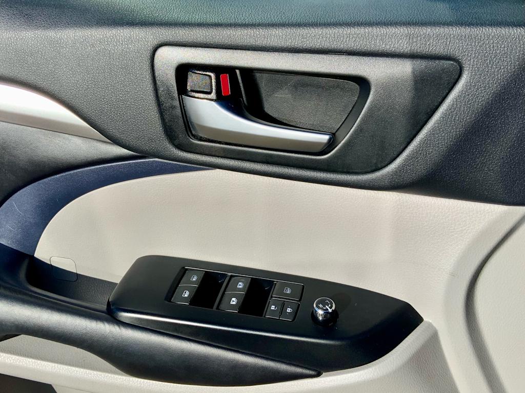 Thumbnail: 2019 Toyota Highlander - 52