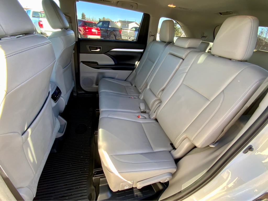 Thumbnail: 2019 Toyota Highlander - 12